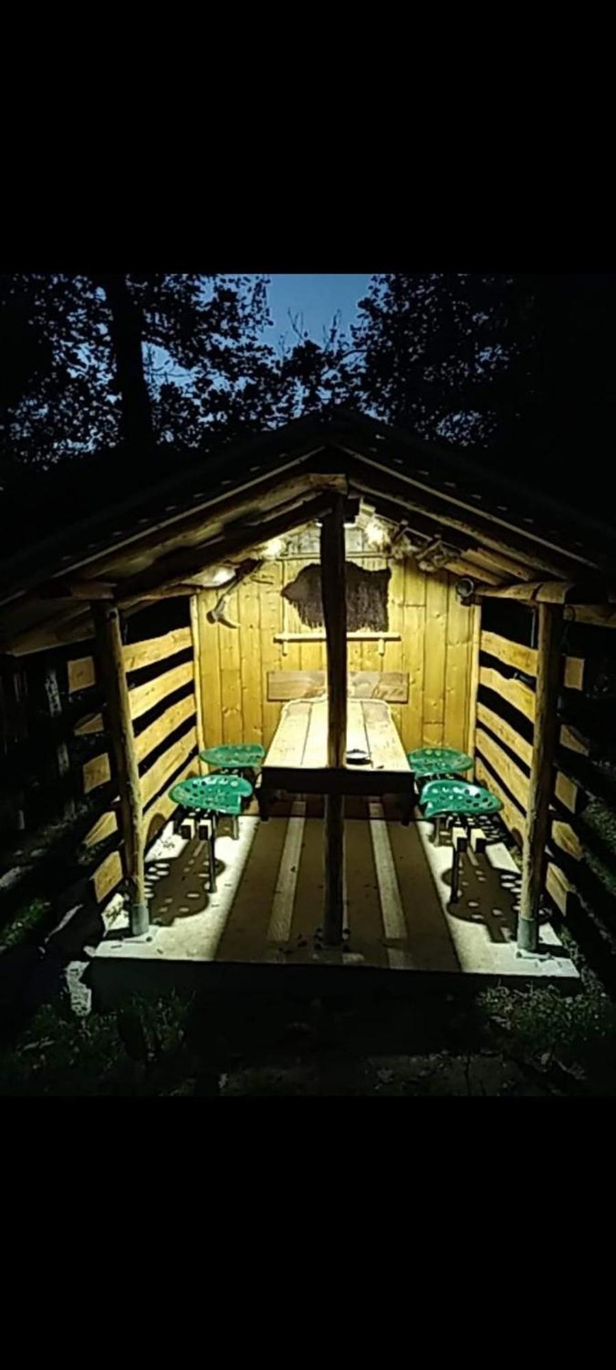 La Cabane Perchee Du Trappeur Ecrainville Exterior photo