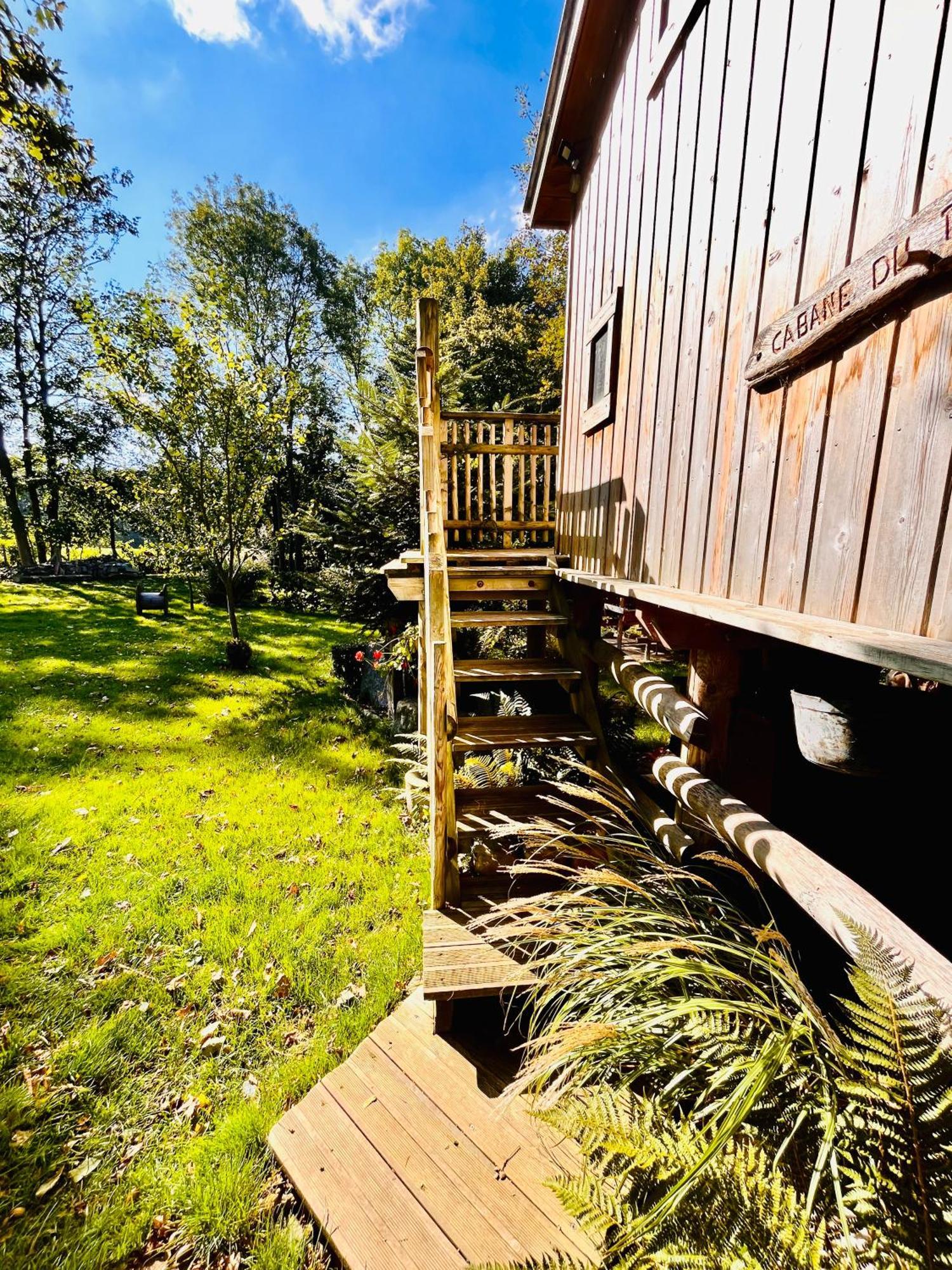 La Cabane Perchee Du Trappeur Ecrainville Exterior photo