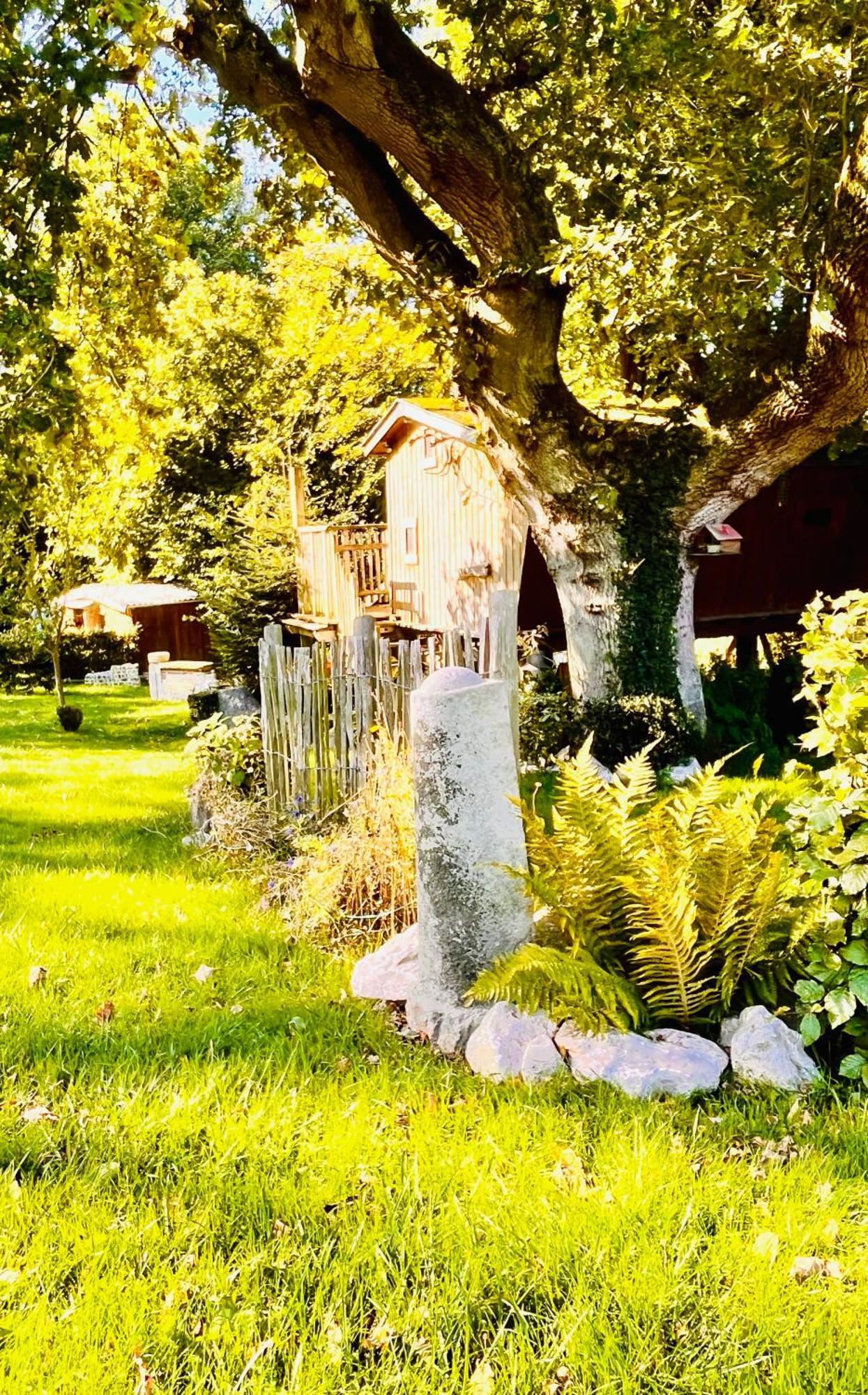 La Cabane Perchee Du Trappeur Ecrainville Exterior photo