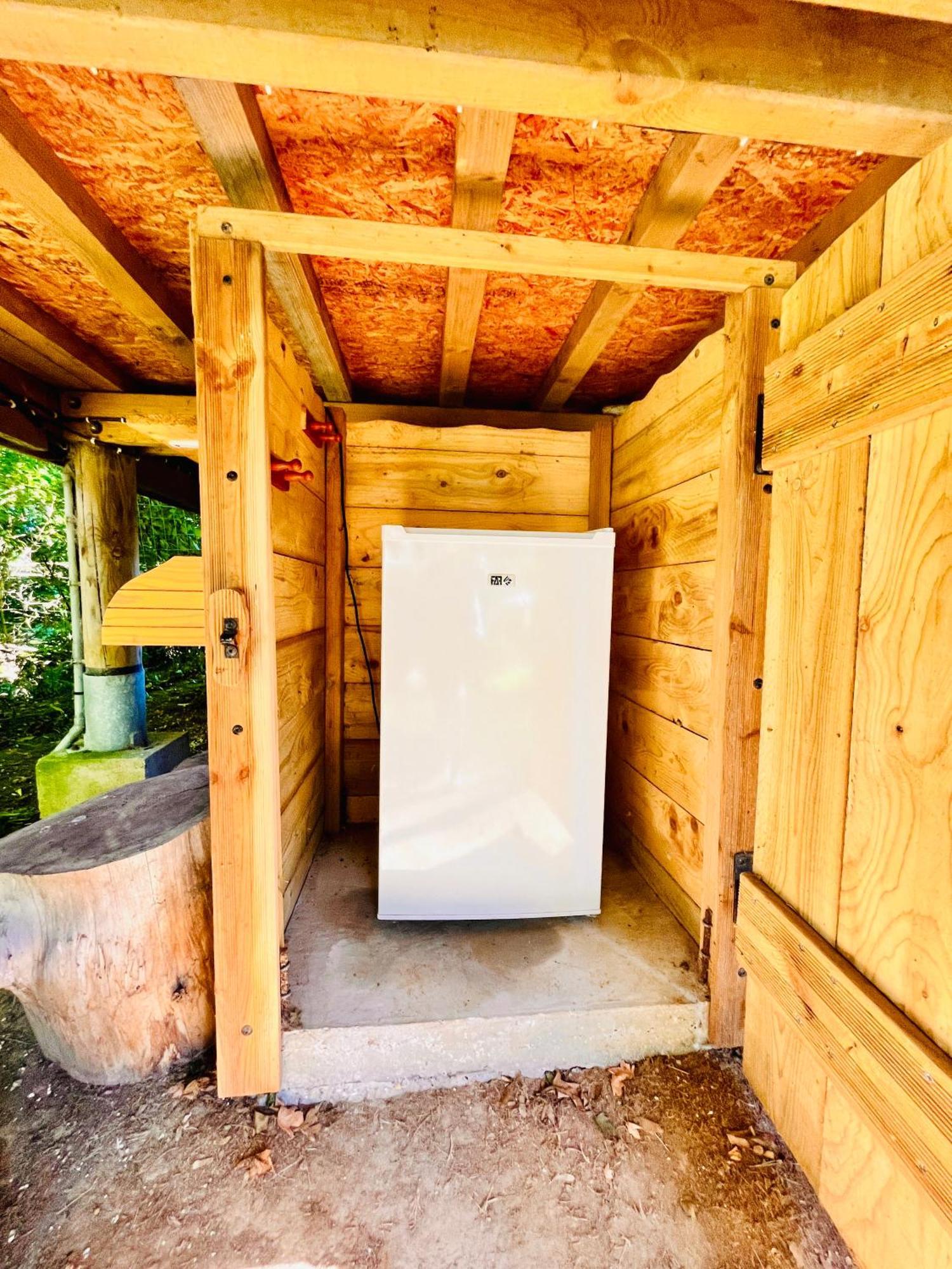 La Cabane Perchee Du Trappeur Ecrainville Exterior photo