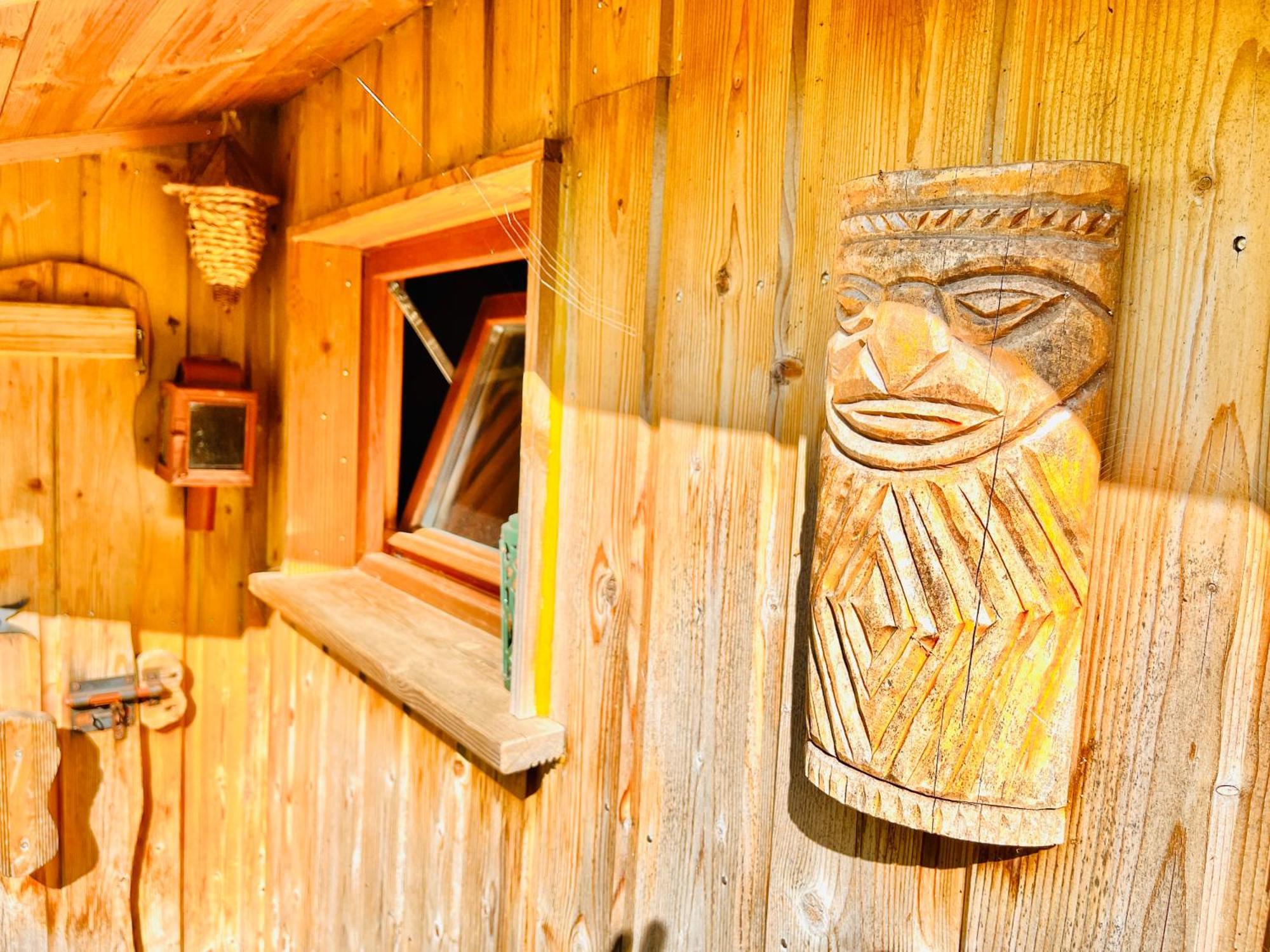 La Cabane Perchee Du Trappeur Ecrainville Exterior photo