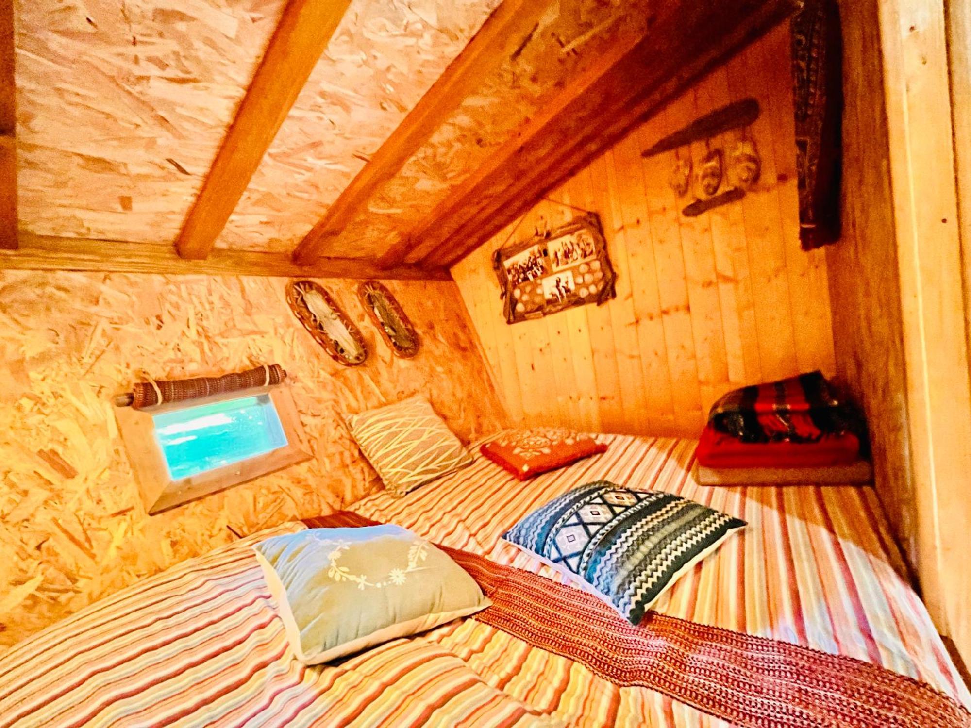 La Cabane Perchee Du Trappeur Ecrainville Exterior photo