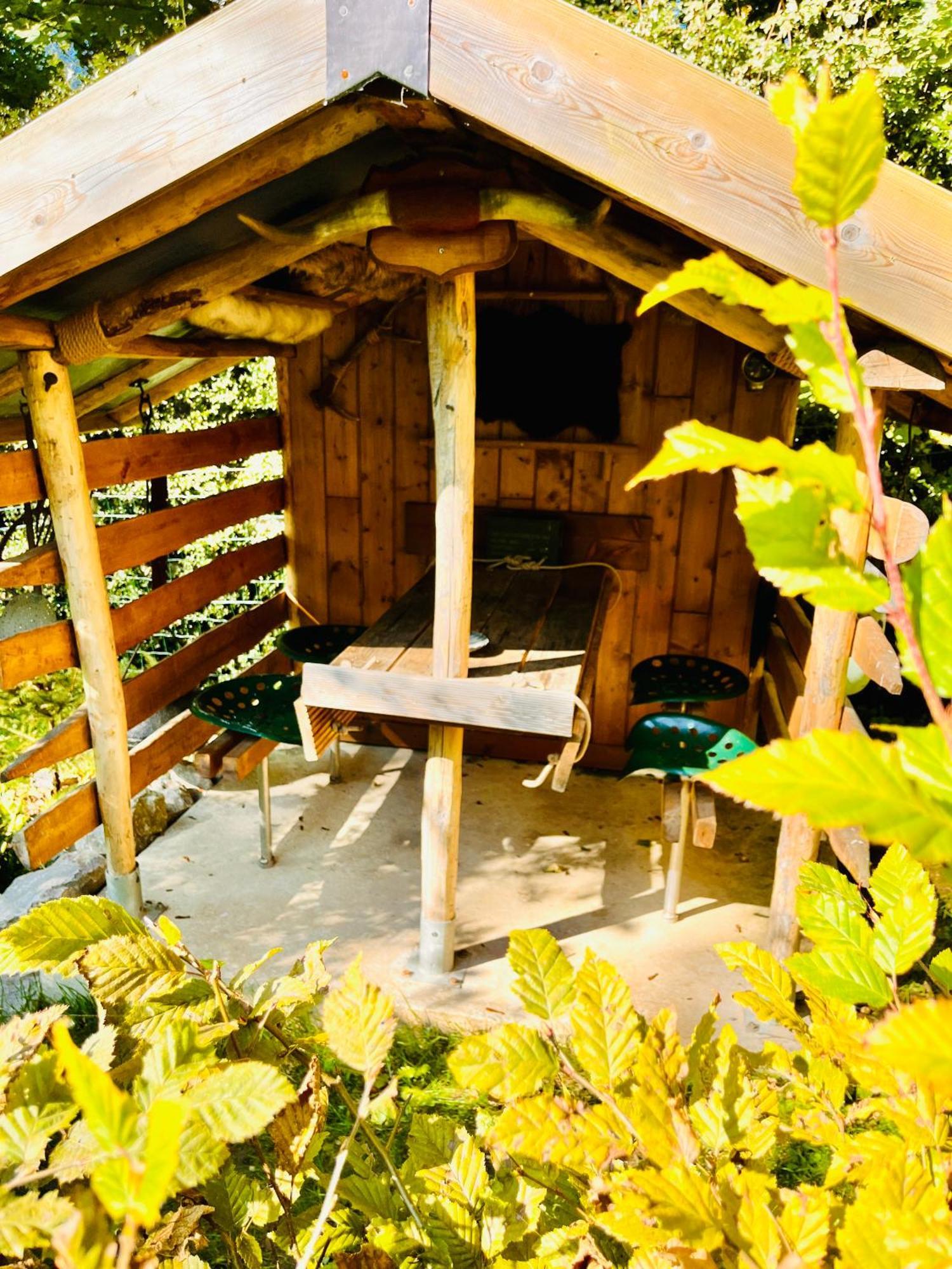 La Cabane Perchee Du Trappeur Ecrainville Exterior photo