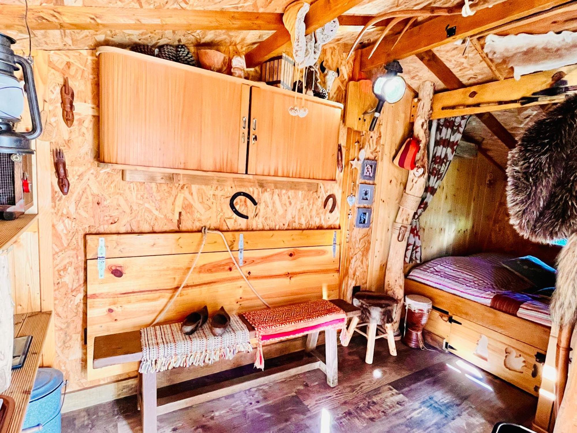 La Cabane Perchee Du Trappeur Ecrainville Exterior photo