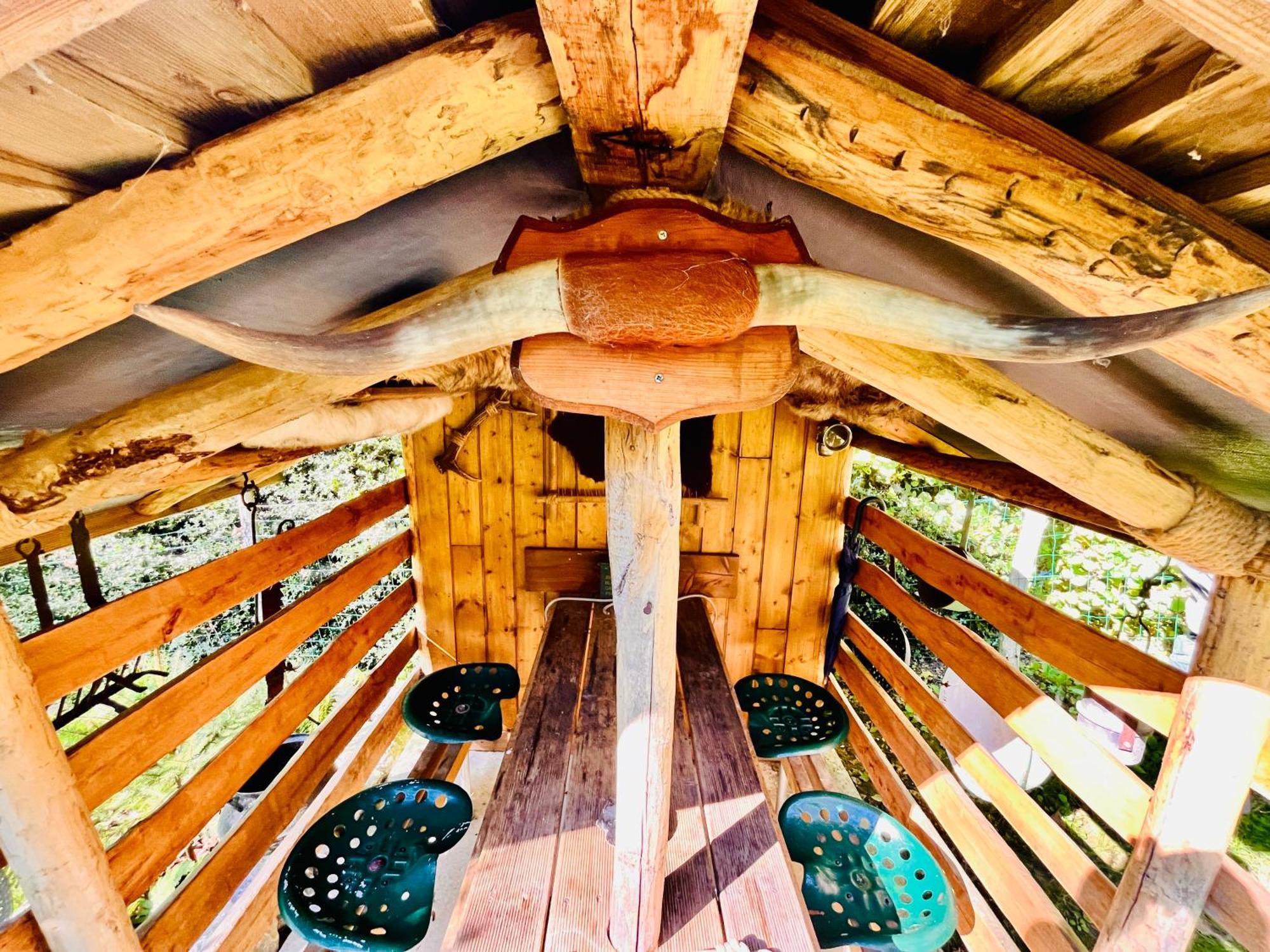 La Cabane Perchee Du Trappeur Ecrainville Exterior photo